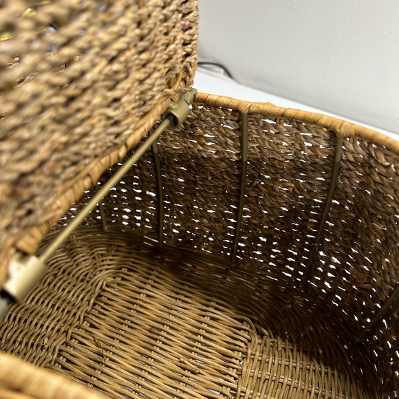 Vintage Double Lid Sewing Basket Woven Wicker Beautiful Condition - Picture 10 of 16